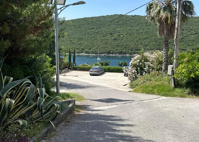 Lazarus Bigova Apartments